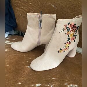 Zara beige flower embellished embroidered booties NEW NWT 39